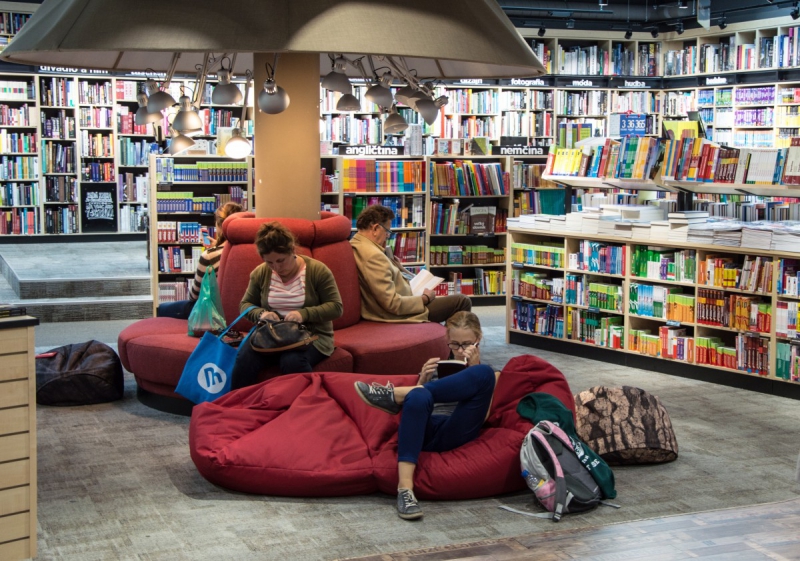 magasin-UTELLE-min_books_bookstore_book_reader_readers_reading_shop_sale_books-849006